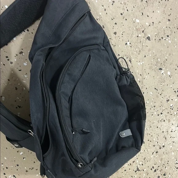 Black Sling Bag Crossbody Bag - Picture 3 of 3